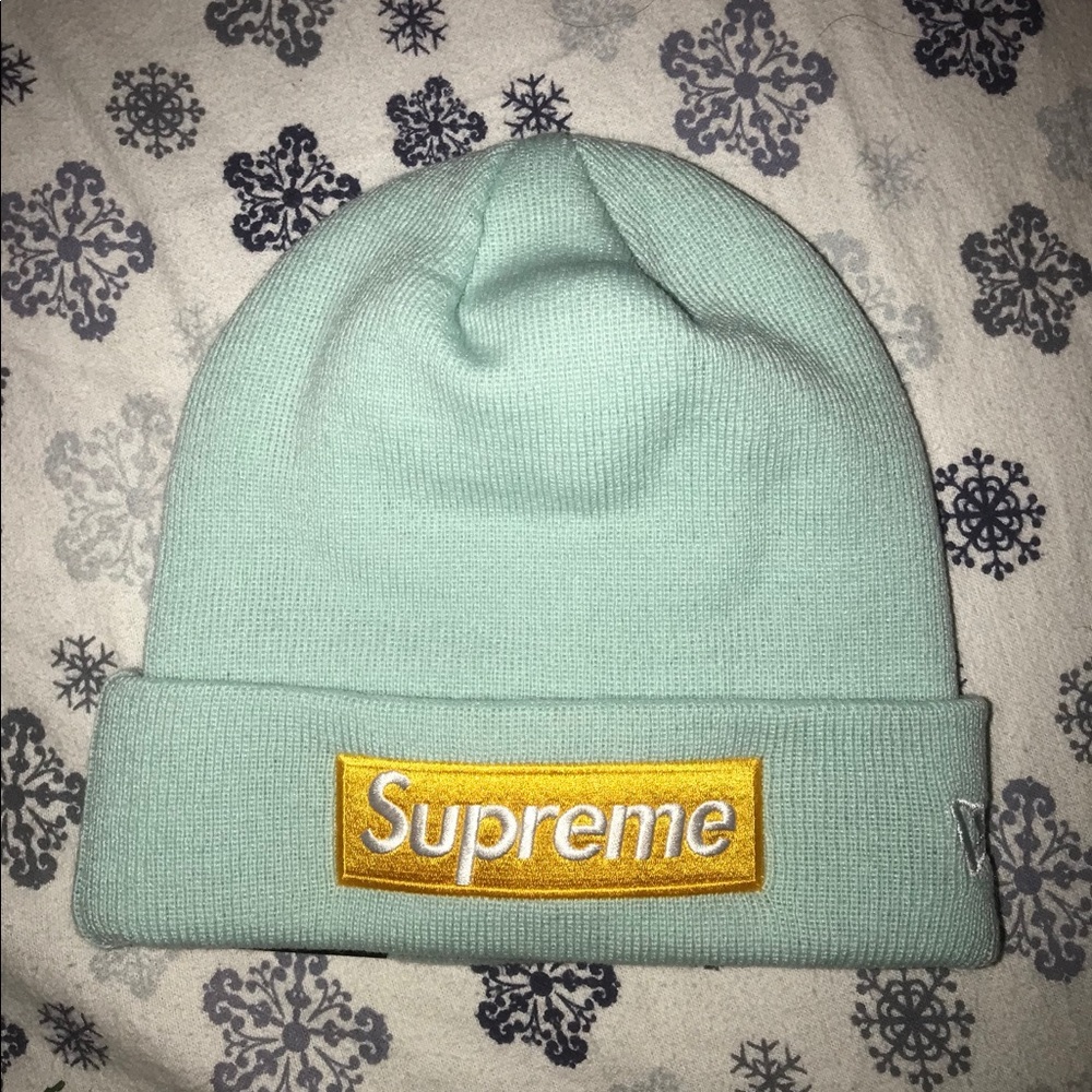 FW17 Supreme Ice Blue Box Logo Beanie